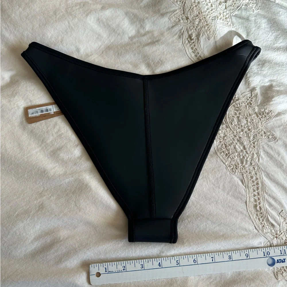 ❤️SKIMS Rubberized Swim Bottoms Size Large NWT-